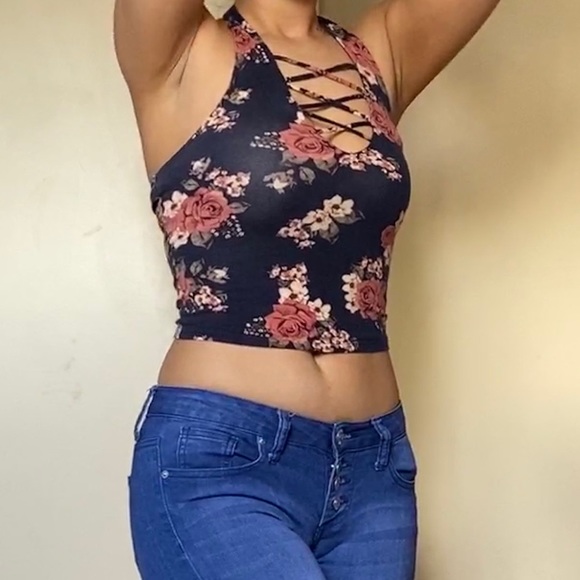 FLORAL HALTER TOP - Picture 2 of 2